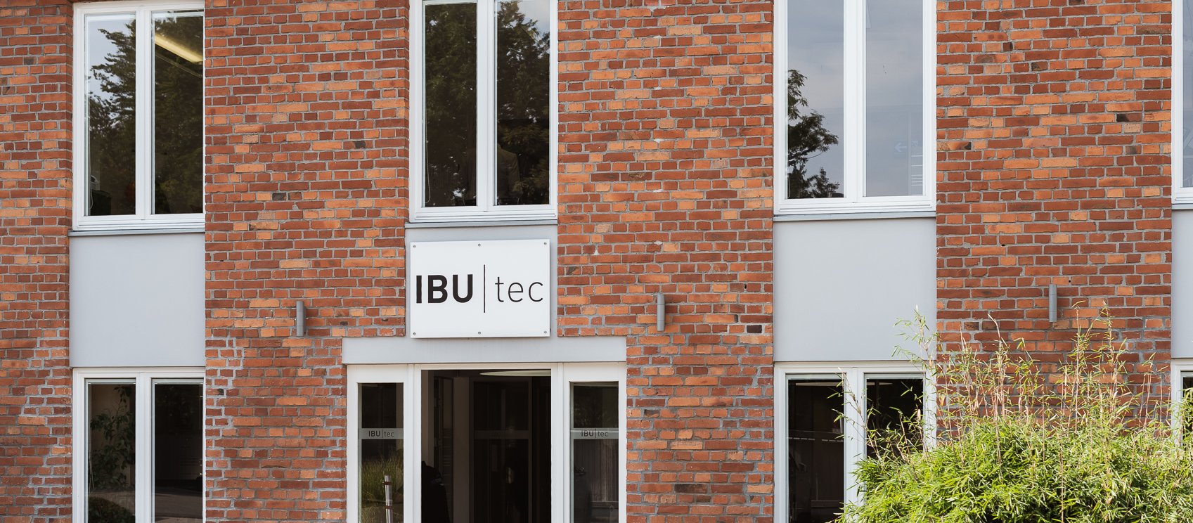 groupe IBU-tec devant le site de Weimar